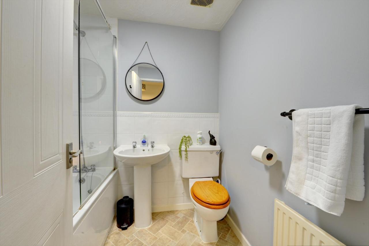 Modern 2 Bed House Sleeps 6 Southam Town Centre - Inspire Homes Ltd Bagian luar foto